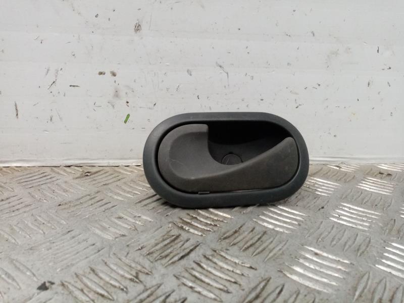 Poignee interieur avant gauche RENAULT CLIO III Expression Diesel - 1