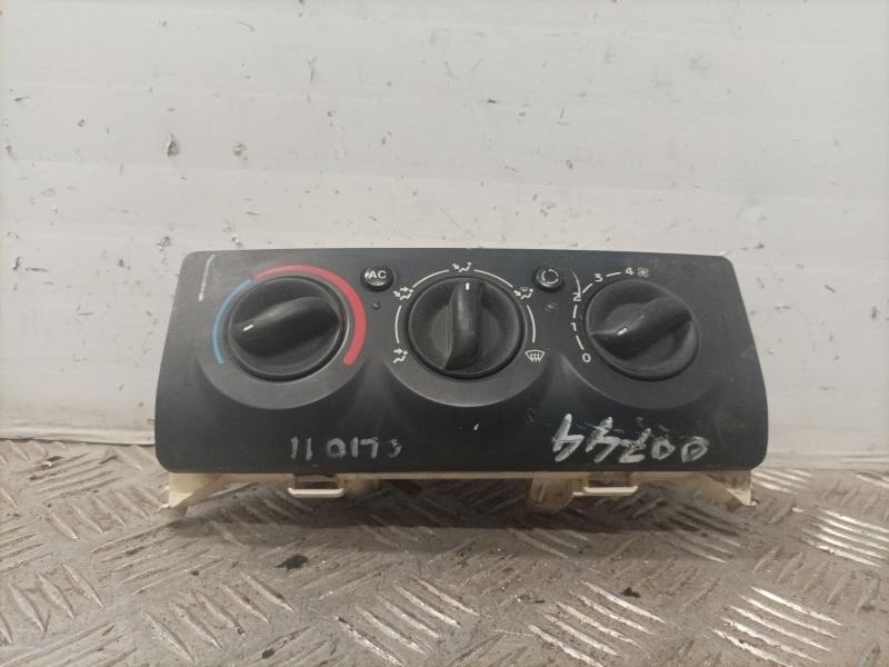 Commande chauffage RENAULT CLIO II FASE II (B/CB0) Expression Essence - 1