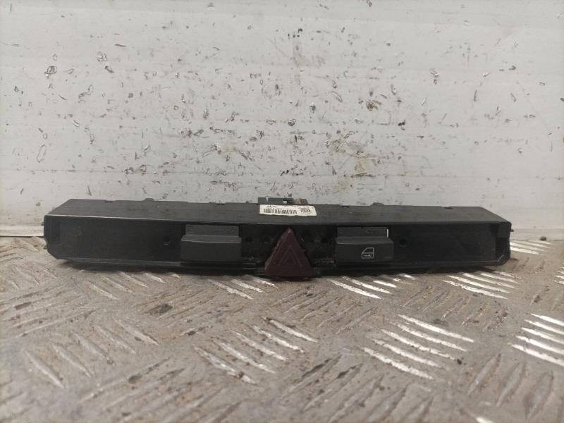 Bouton de warning OPEL ASTRA H BERLINA Essentia Essence - 1