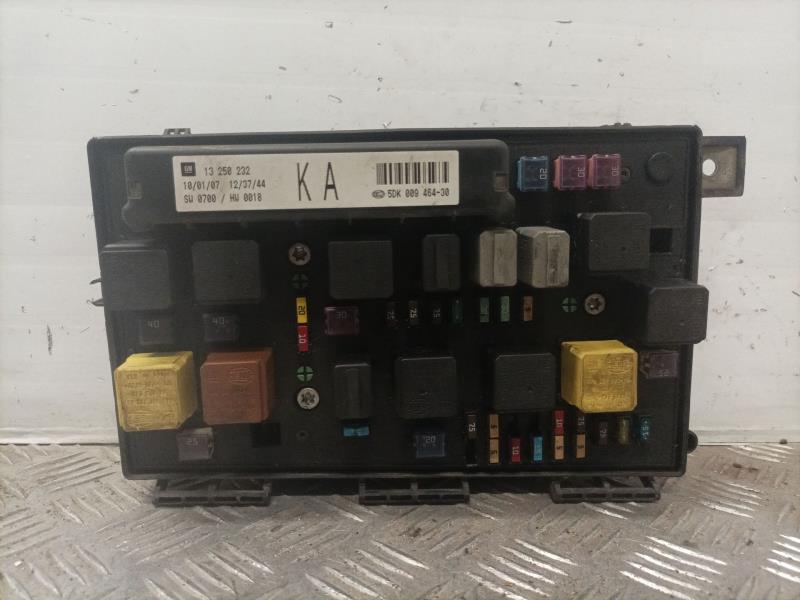 Boitier servitude moteur (BSM) OPEL ASTRA H BER. 1.7 16V CDTI Diesel - 1