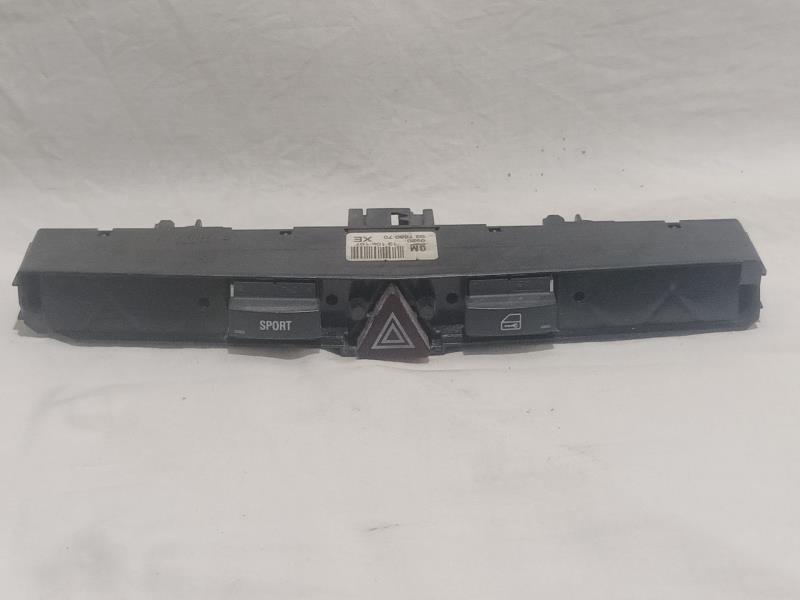 Bouton de warning OPEL ASTRA H BER. Cosmo Diesel - 1
