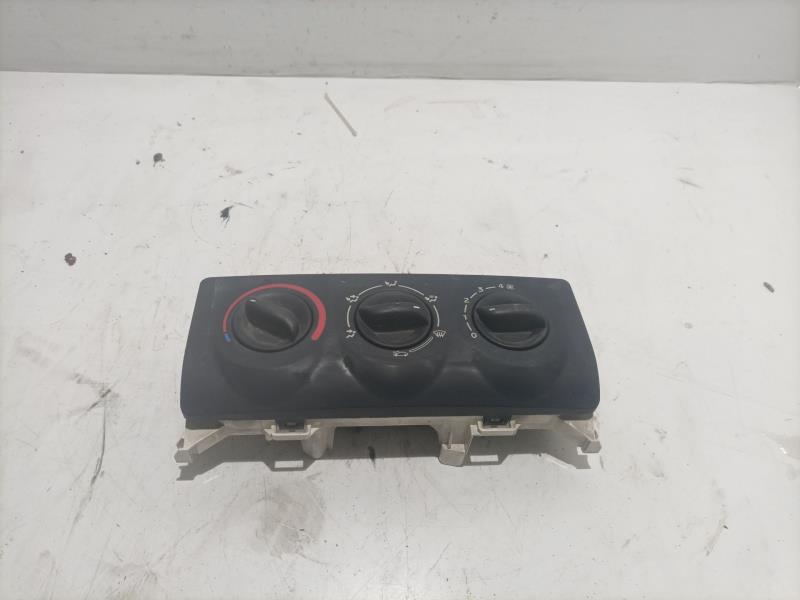 Commande chauffage RENAULT CLIO II FASE II (B/CB0) 1.5 dCi Diesel Diesel - 1