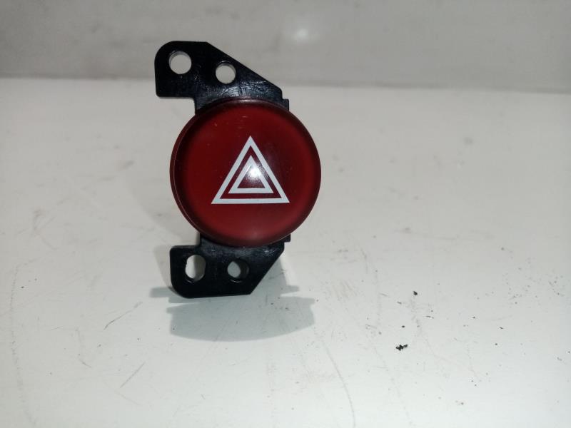 Bouton de warning MITSUBISHI COLT BERLINA 3 (CZ) 1.3 CAT Essence - 1