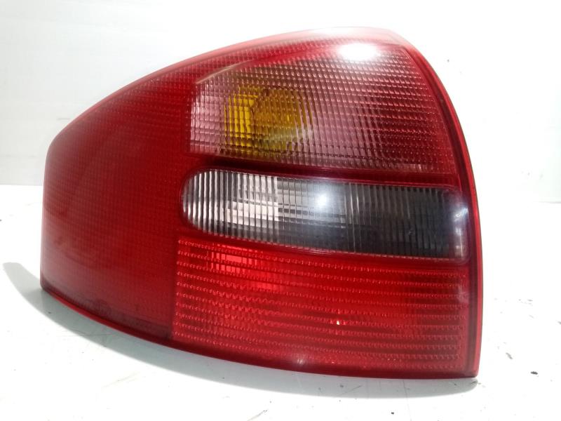 Feu arriere principal droit (feux) AUDI A6 BERLINA (4B2) 2.5 V6 24V TDI Diesel - 1