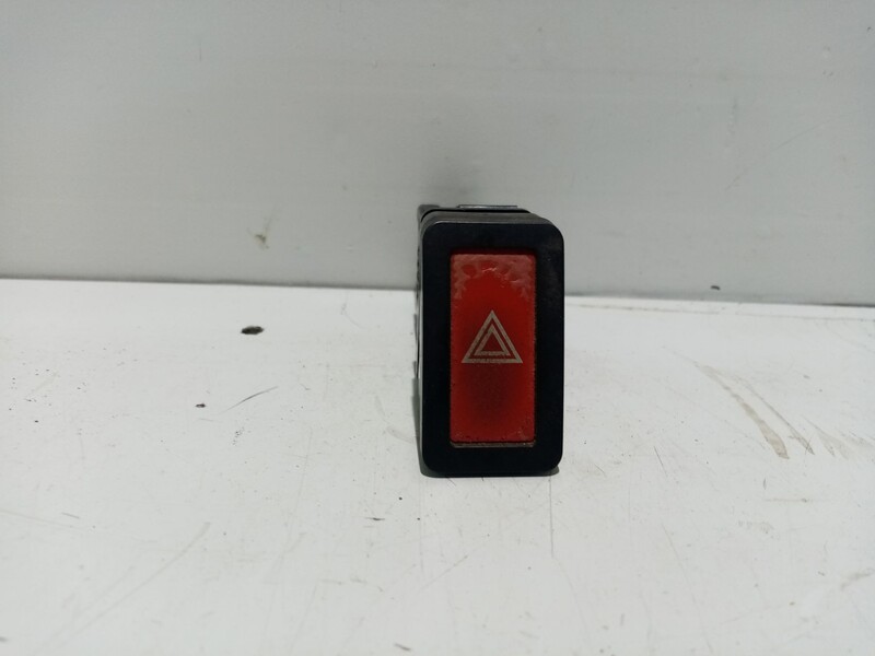 Bouton de warning NISSAN ALMERA II Hatchback (N16) 2.2 dCi Diesel - 1