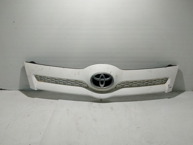 Calandre TOYOTA COROLLA Verso (ZER_, ZZE12_, R1_) 1.8 Essence - 1