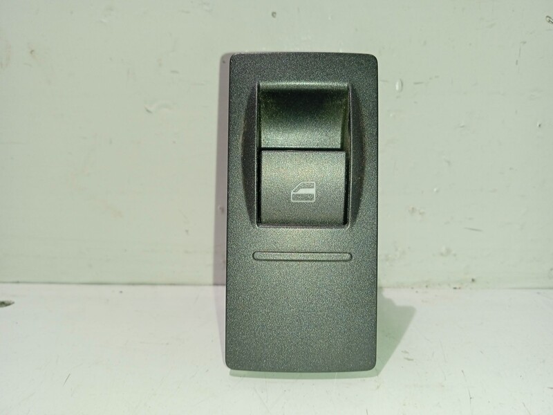 Interruttore lavacristalli anteriore destro VOLKSWAGEN PHAETON (3D1, 3D2, 3D3, 3D4, 3D6, 3D7, 3D8, 3D9) 3 Diésel - 1
