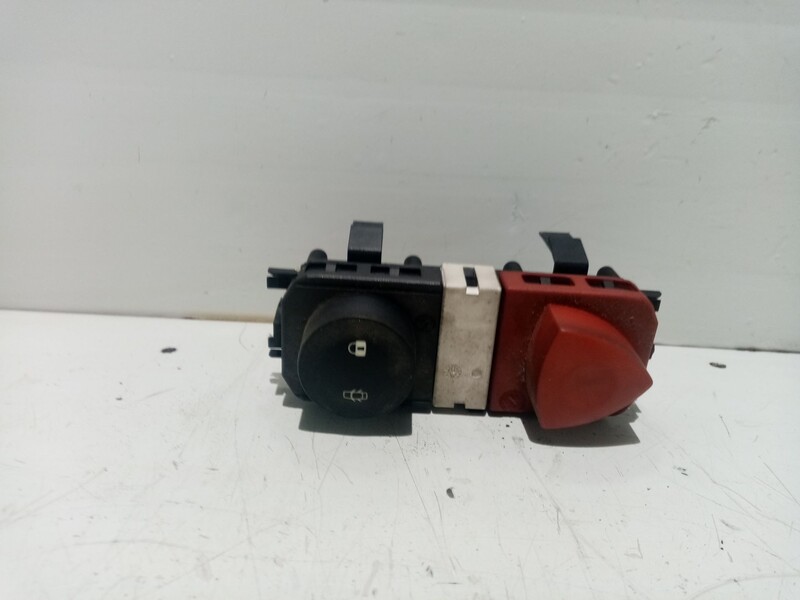 Bouton de warning RENAULT SCENIC II 1.5 dCi Diesel Diesel - 1