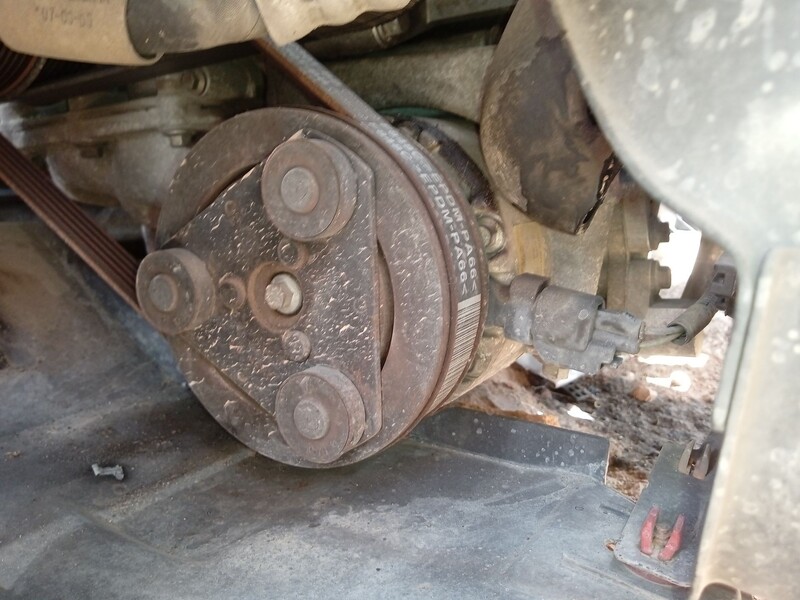 Compresseur clim FORD FOCUS II (DA_, HCP, DP) 1.6 Essence - 1