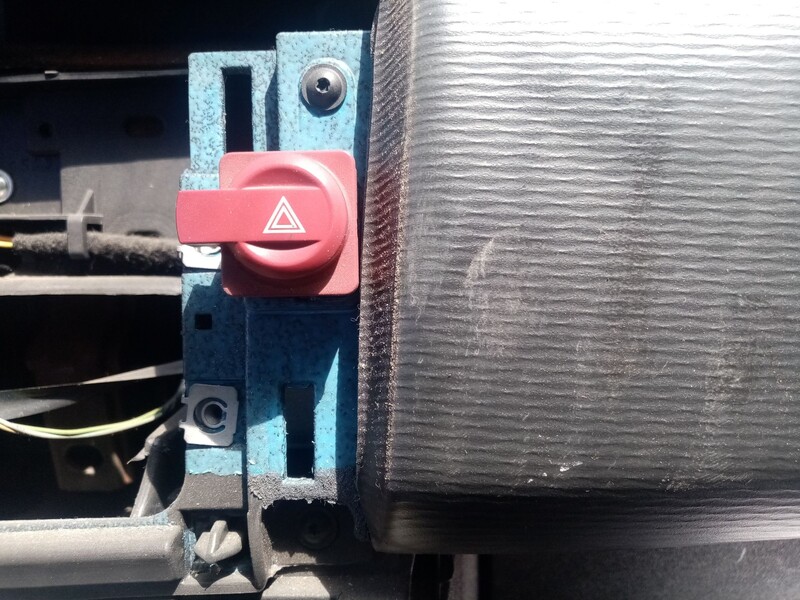 Bouton de warning CITROËN C4 I (LC_) 1.6 HDi Diesel - 1