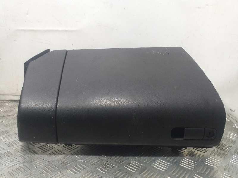 Boite a gants MAZDA 3 BERLINA (BK) 2.0 CRDT Sportive Diesel - 1