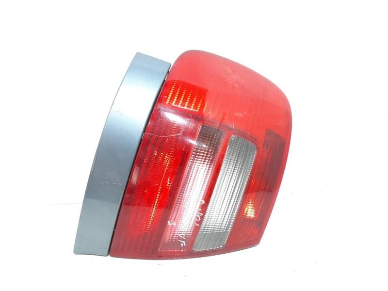 Feu arriere principal gauche (feux) AUDI A4 BERLINA (B5) 2.4 Essence - 1