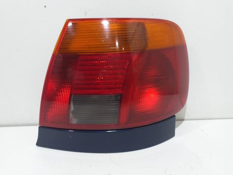 Luz trasera principal derecha (luces) AUDI A4 BERLINA (B5) 1.8 Gasolina - 1