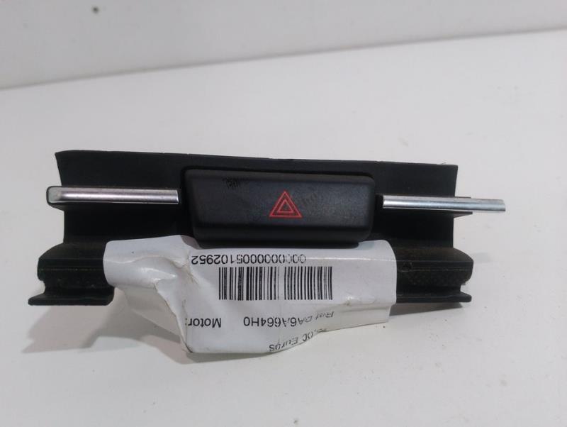 Bouton de warning MAZDA CX-3 Center-Line Diesel - 1