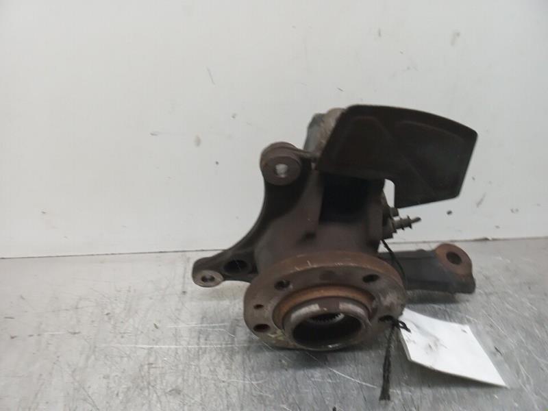 Fusee avant gauche AUDI A6 BERLINA (4B2) 2.4 Essence - 1