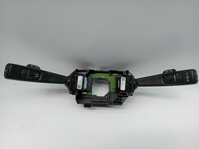 Commodo phare VOLVO V40 FASTBACK D2  - 1