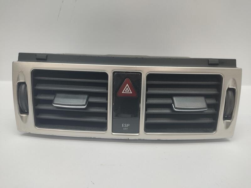 Bouton de warning MERCEDES-BENZ CLASE C C 180 CGI Essence - 1