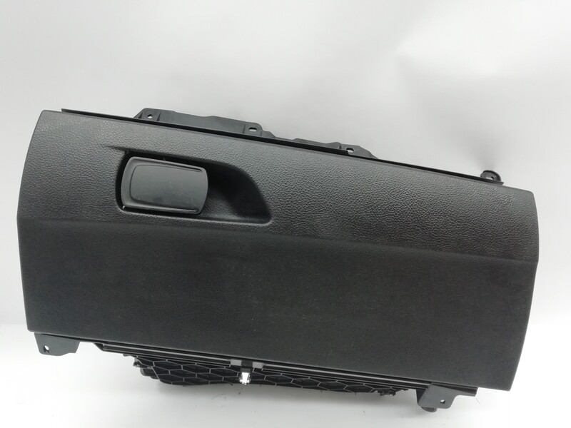 Boite a gants BMW 1 25 D  - 1