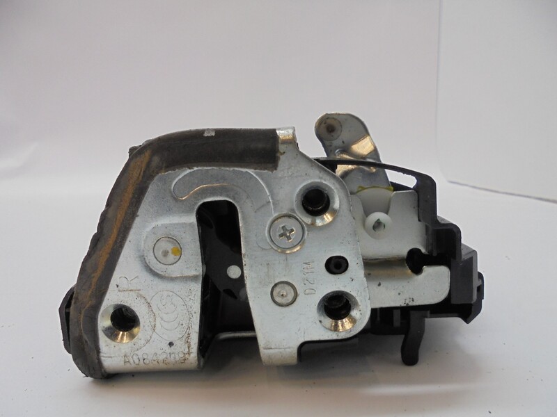 Serrure arriere droit TOYOTA AURIS (E18) ACTIVE Diesel - 1