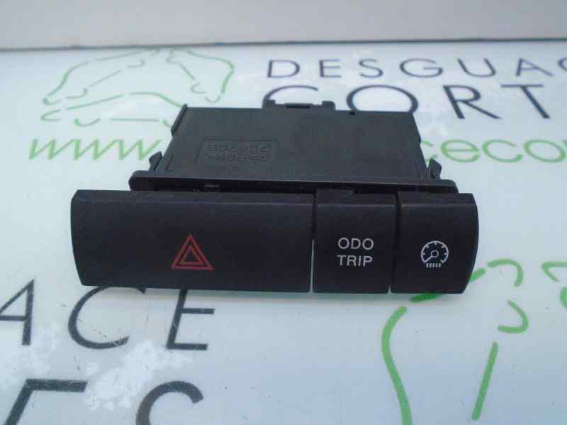 Bouton de warning TOYOTA PRIUS (NHW20) BASIS  - 1