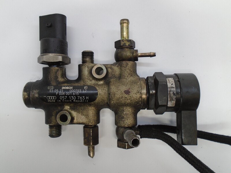 Rampe injection VOLKSWAGEN TOUAREG (7LA) TDI V10 Diesel - 1