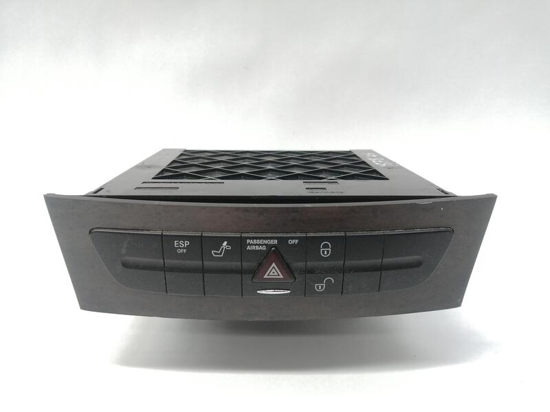Bouton de warning MERCEDES-BENZ CLASE E E 320 4-MATIC Essence - 1
