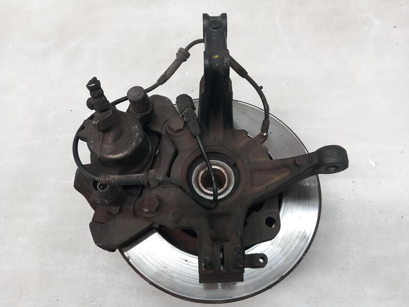 Fusee avant droit RENAULT CLIO IV 0.9 TCE 90 Essence - 1
