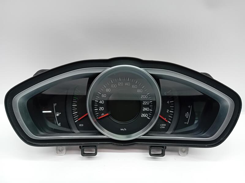 Compteur VOLVO V40 FASTBACK D2  - 1