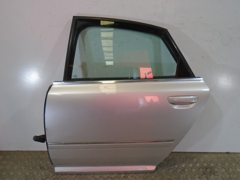 Puerta trasera izquierda AUDI A8 3.7 QUATTRO Gasolina - 1
