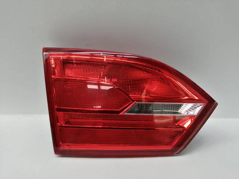 Feu arriere secondaire gauche (feux) VOLKSWAGEN JETTA VI (162) ADVANCE BLUEMOTION Diesel - 1