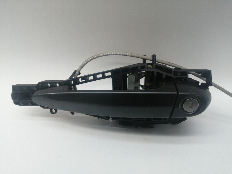 Poignee porte avant gauche BMW 1 25 D  - 1