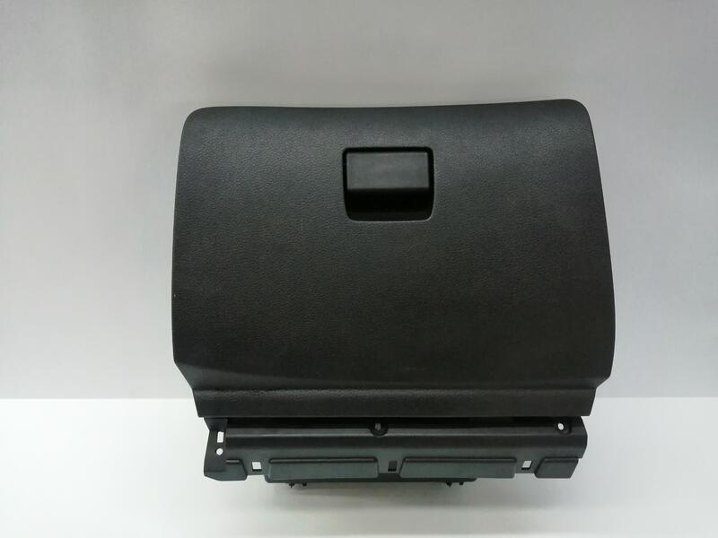 Boite a gants NISSAN PULSAR FASTBACK 1.2 DIG-T Essence - 1