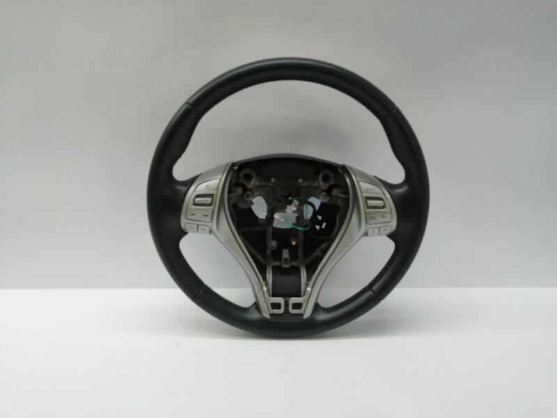 Volant NISSAN PULSAR FASTBACK 1.2 DIG-T Essence - 1