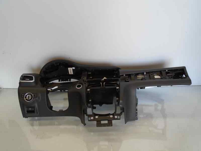 Tableau de bord INFINITI Q30 2.2D PREMIUM Diesel - 1