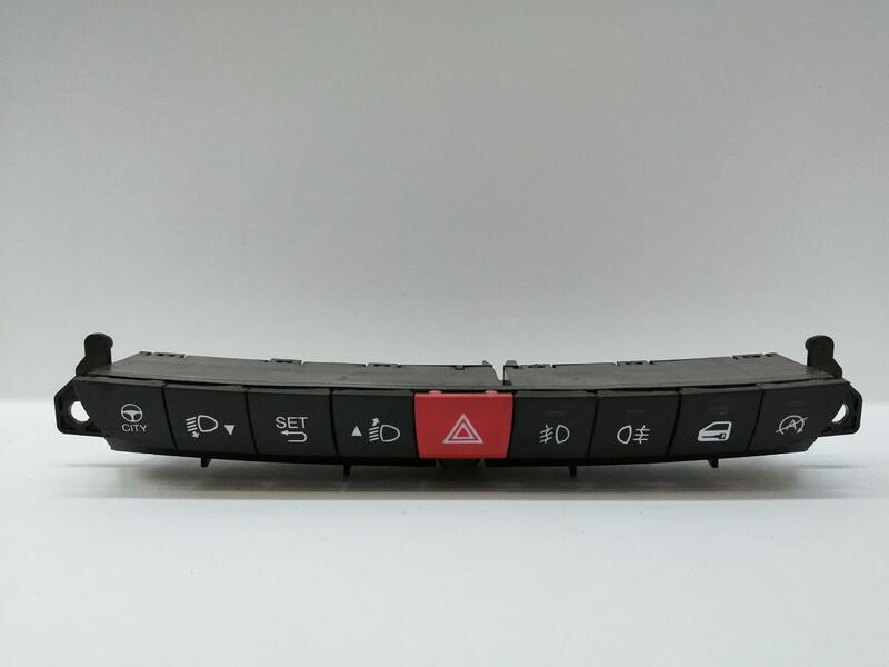 Bouton de warning FIAT 500L 1.3 D MULTIJET  - 1