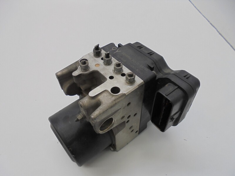 Calculateur boitier electronique ESP/ABS LEXUS IS II 220D  - 1