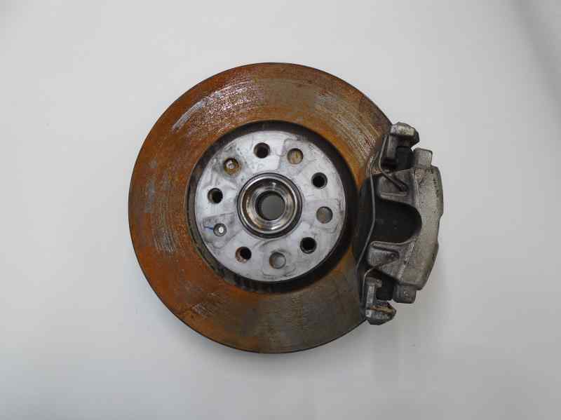 Fusee avant droit AUDI Q3 (8UG) DESIGN  - 1