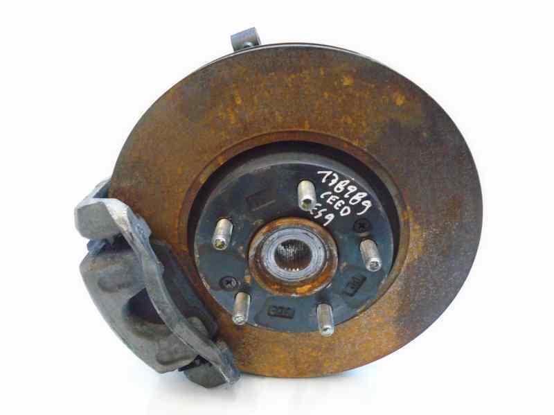 Fusee avant gauche KIA CEED 1.6 CRDI 128  - 1