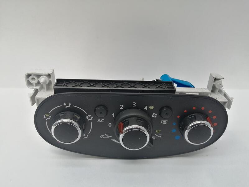 Commande chauffage DACIA DUSTER I AMBIANCE 4X2 Diesel - 1