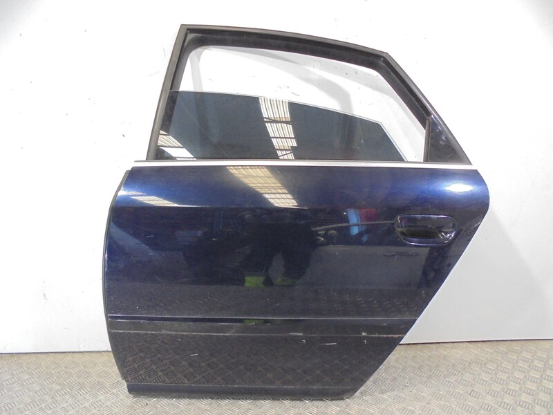 Puerta trasera izquierda AUDI A6 BERLINA (4B2) 2.5 TDI Diésel - 1