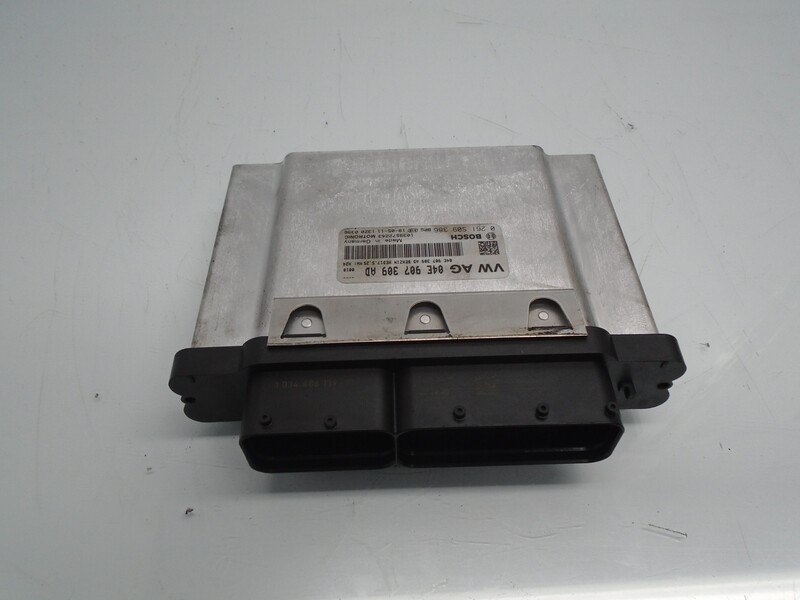 Calculateur moteur AUDI Q3 (8UG) DESIGN  - 1