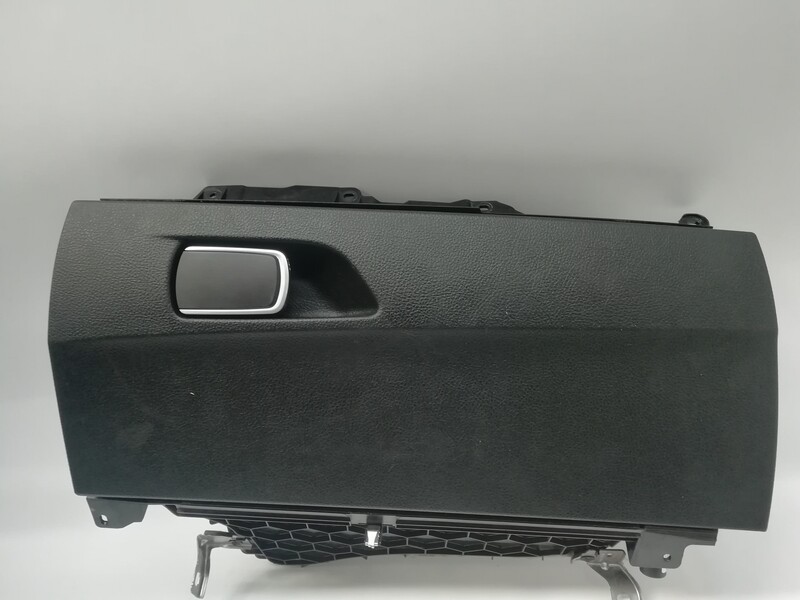 Boite a gants BMW 1 8 D  - 1