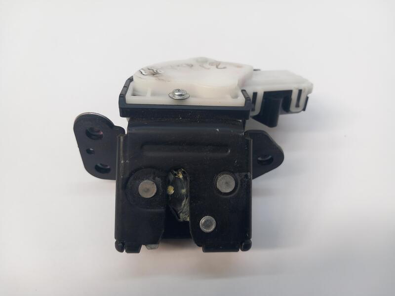 Serrure de coffre MAZDA CX-5 2.2 D  - 1