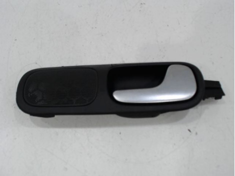 Poignee interieur avant droit AUDI A3 Diesel - 1