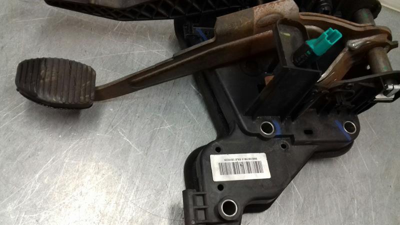 Pedale del freno PEUGEOT 407 SW Premium Diésel - 1