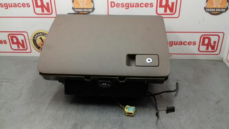 Boite a gants VOLKSWAGEN PASSAT BERLINA (3C2) Advance Diesel - 1