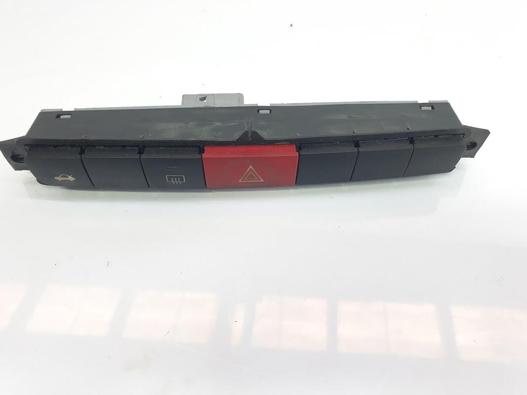 Interruttore luci emergenza FIAT LINEA 1.3 16V JTD  - 1