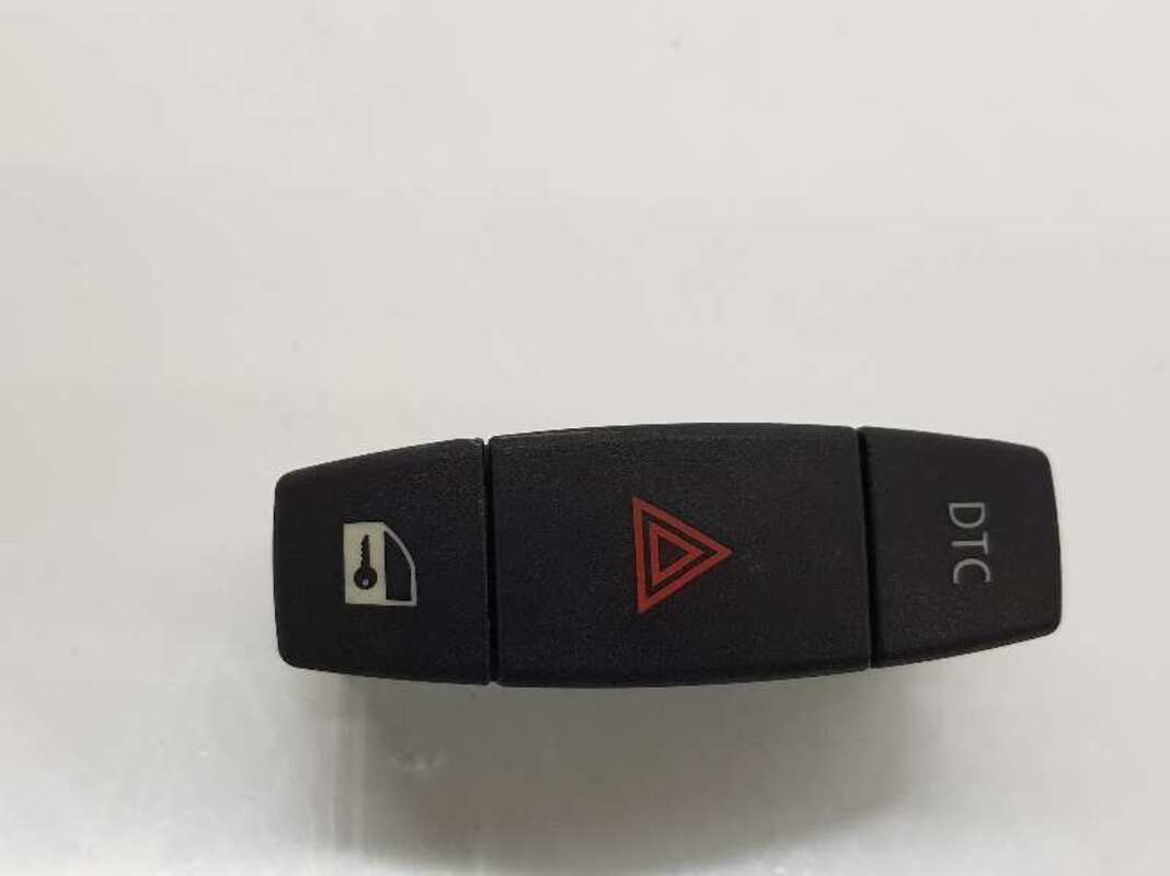 Bouton de warning BMW SERIE 1 BERLINA 1.6 16V Essence - 1