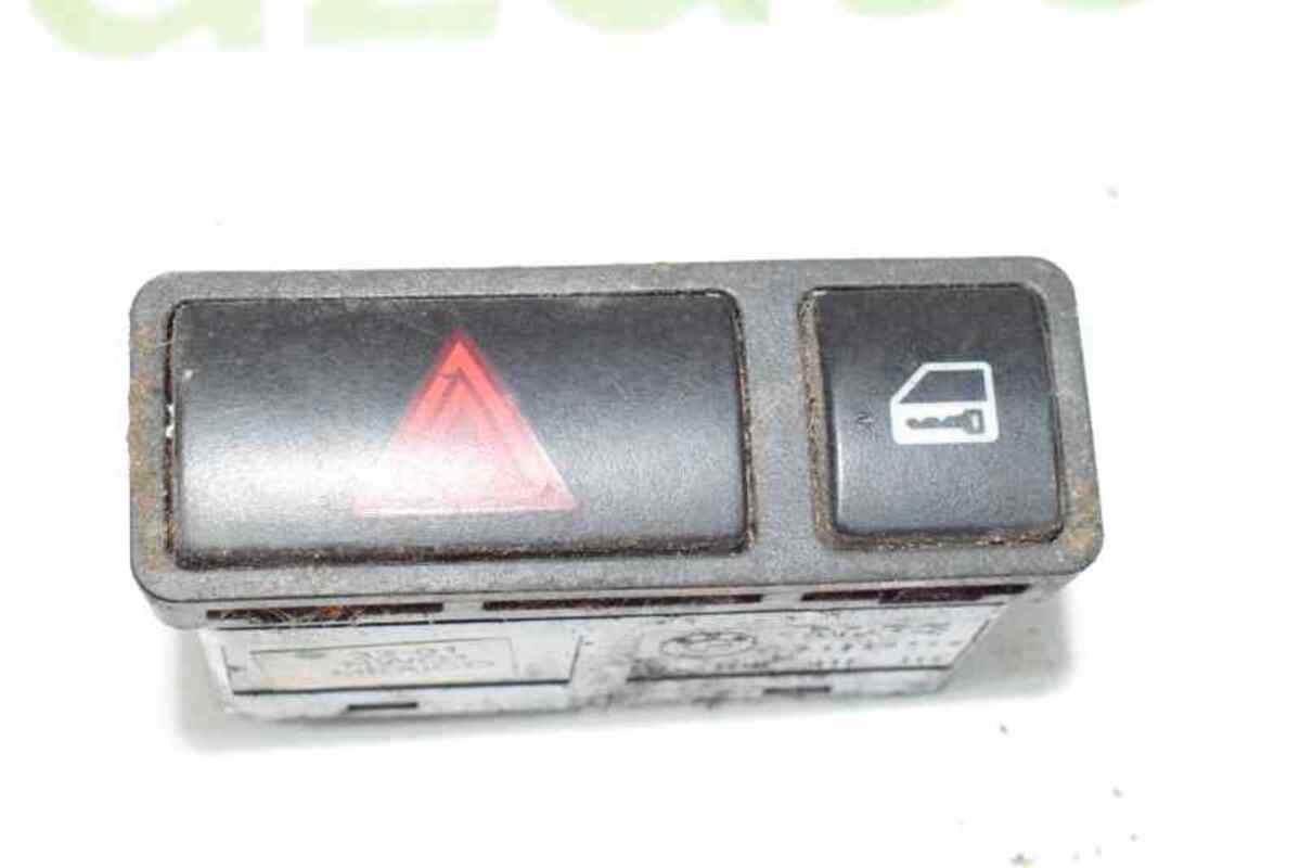 Bouton de warning BMW SERIE 3 COMPACT 2.0 16V D  - 1