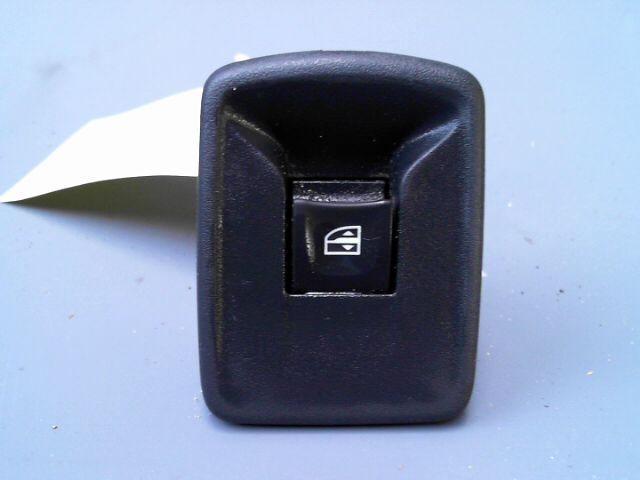 Interrupteur de leve vitre arriere gauche DACIA SANDERO 0.9 Tce 90ch Ambiance Essence - 1